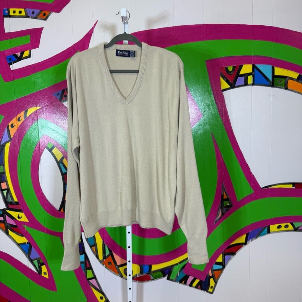 Par Four Sportswear, Vintage Cream V-Neck Sweater. Size 2XL. Excellent cond!